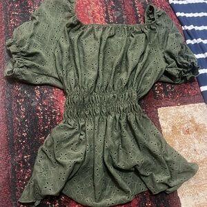 Cute green top with puffy sleeves